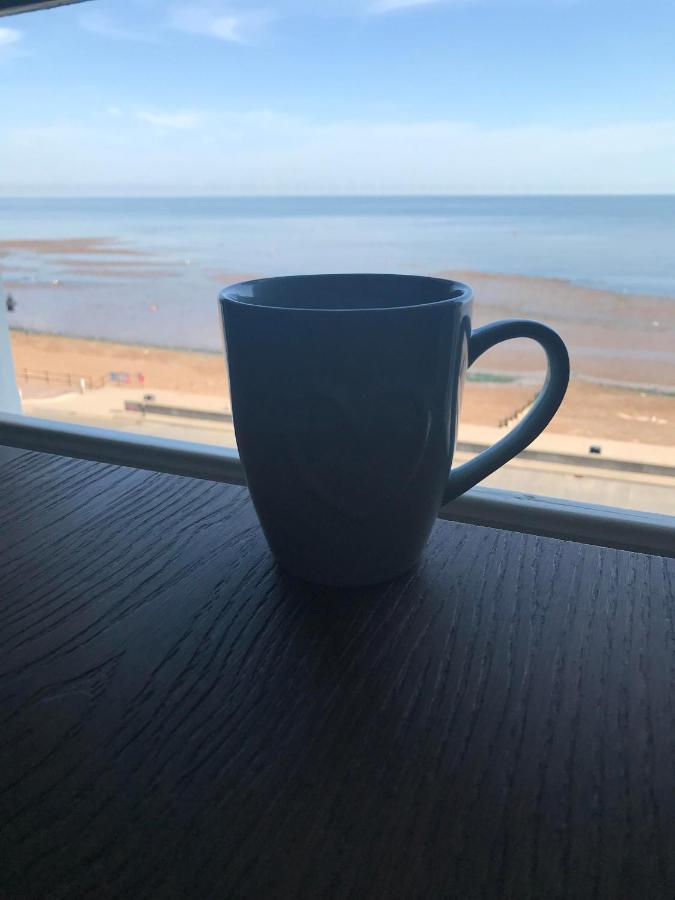 Beautiful Beachfront Retreat With A Stunning Sea View For The Ultimate Escape Away From The Busy World Below Herne Bay Exterior foto